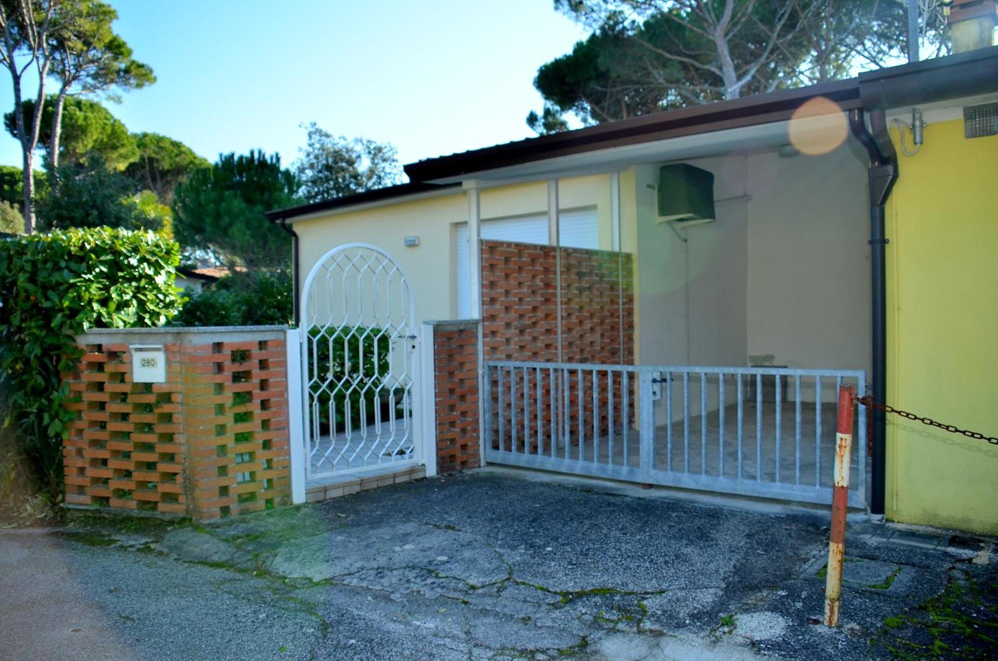 Villa Bouganville Bibione Bagian luar foto